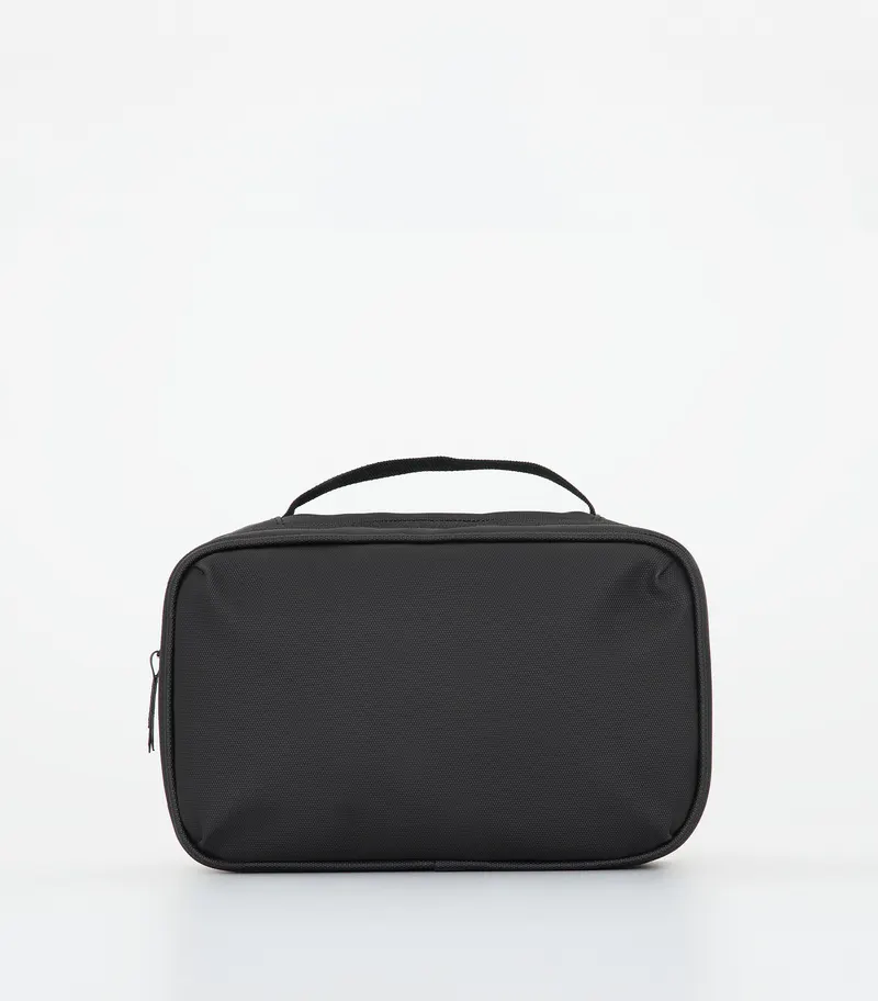 Coal Harbour® BoardRoom COAL HARBOUR® BOARDROOM SPLIT CASE TOILETRY BAG. 4.2L — Black